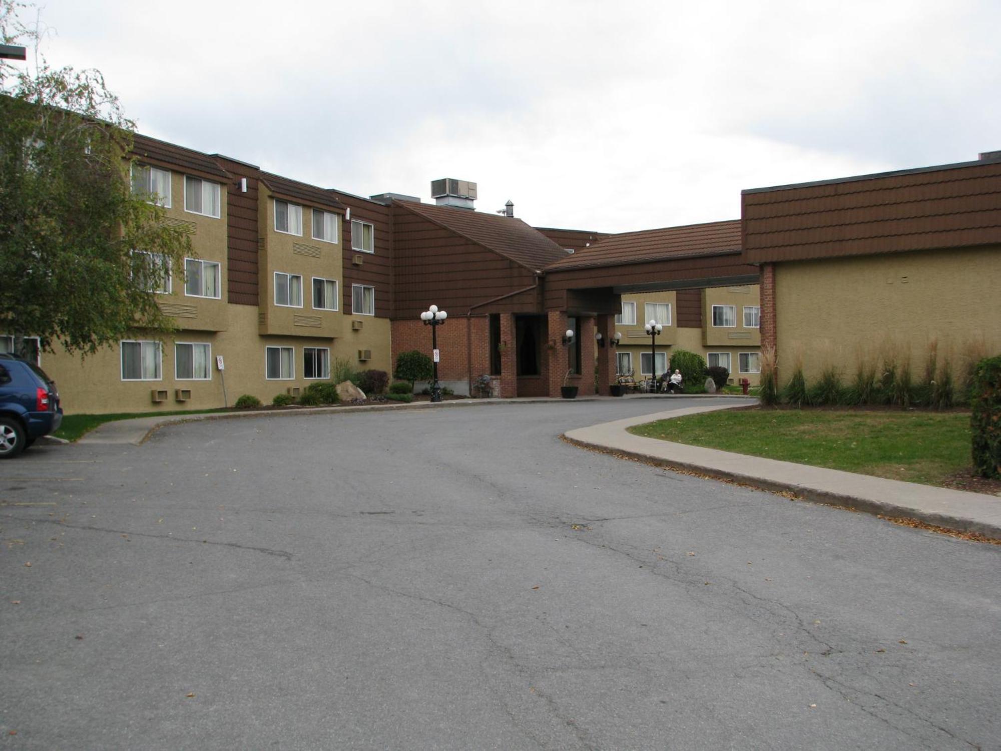 Travelodge By Wyndham Ottawa East Exterior foto